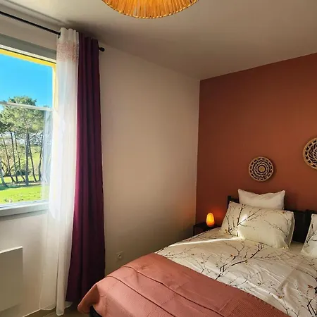 Сasa de vacaciones Maison Des Vignes Avec Pièce à Vivre Climatisée, Ménage, Draps Et Serviettes Inclus Tabanac