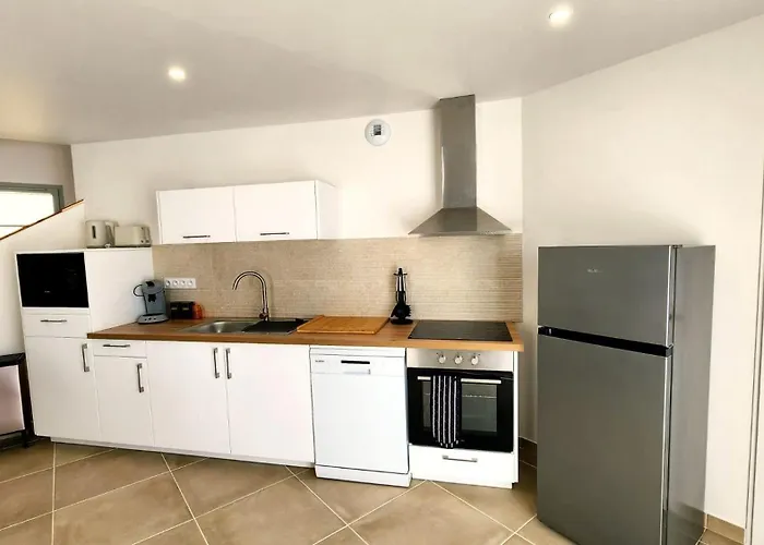 Maison Des Vignes, Climatisee Avec Menage, Draps Et Serviettes Inclus Tatil Evi *