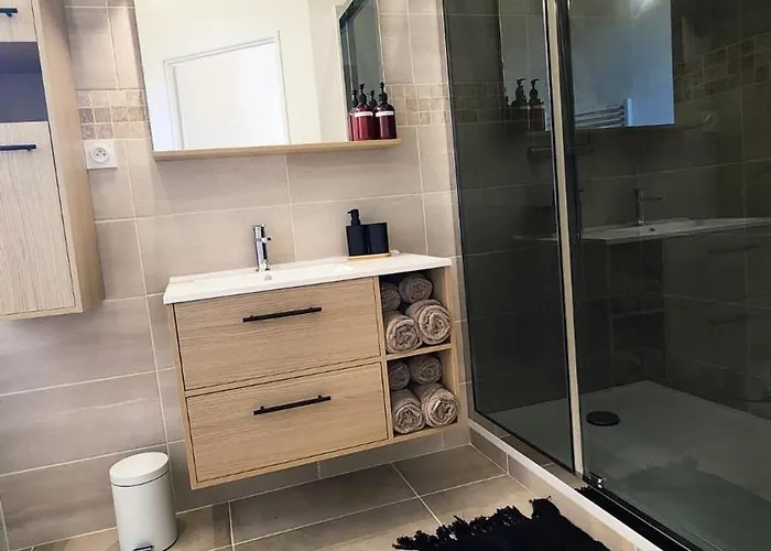 Maison Des Vignes, Climatisee Avec Menage, Draps Et Serviettes Inclus Tatil Evi *